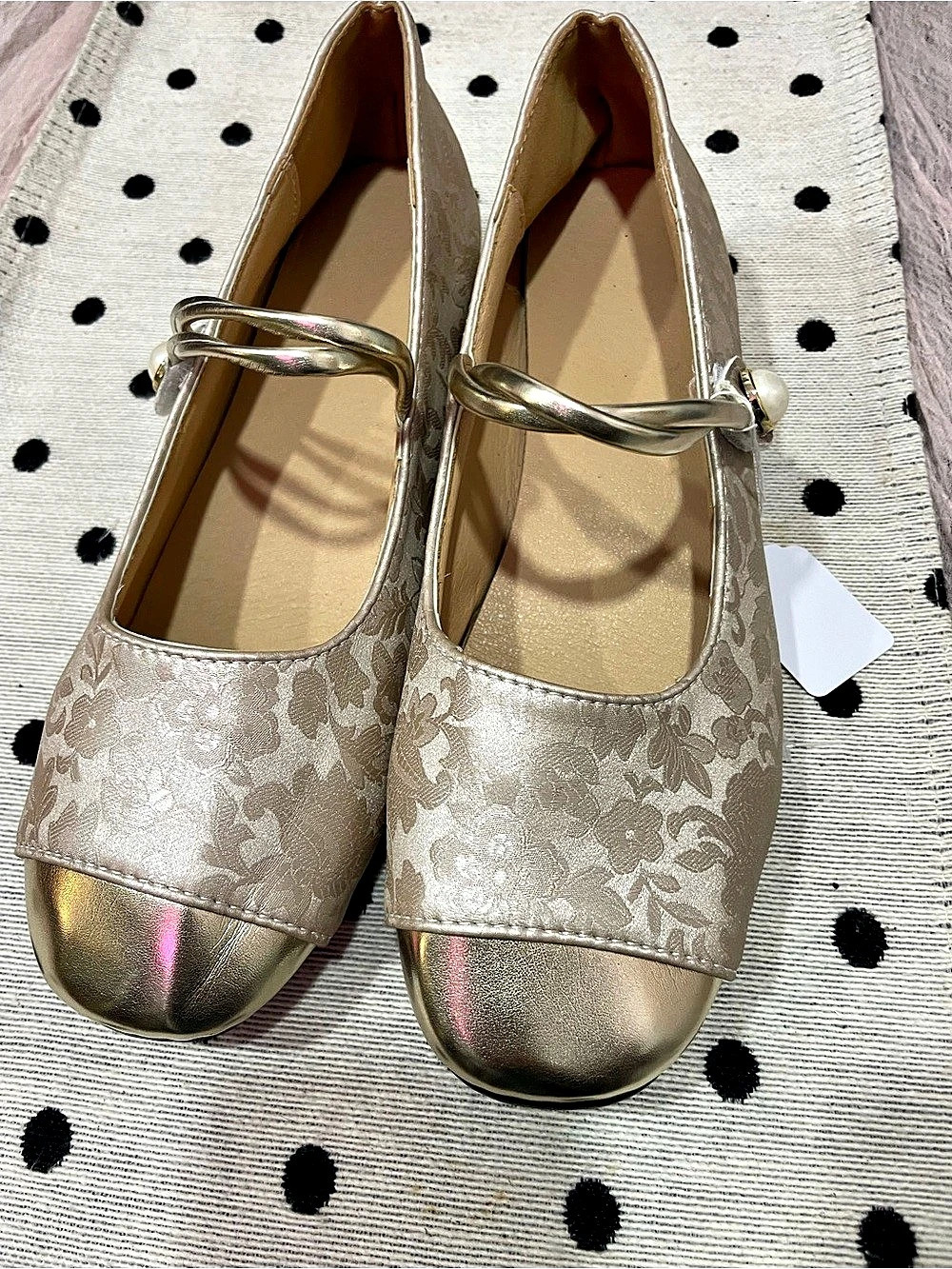 Floral Mary Jane Heels in cream and gold